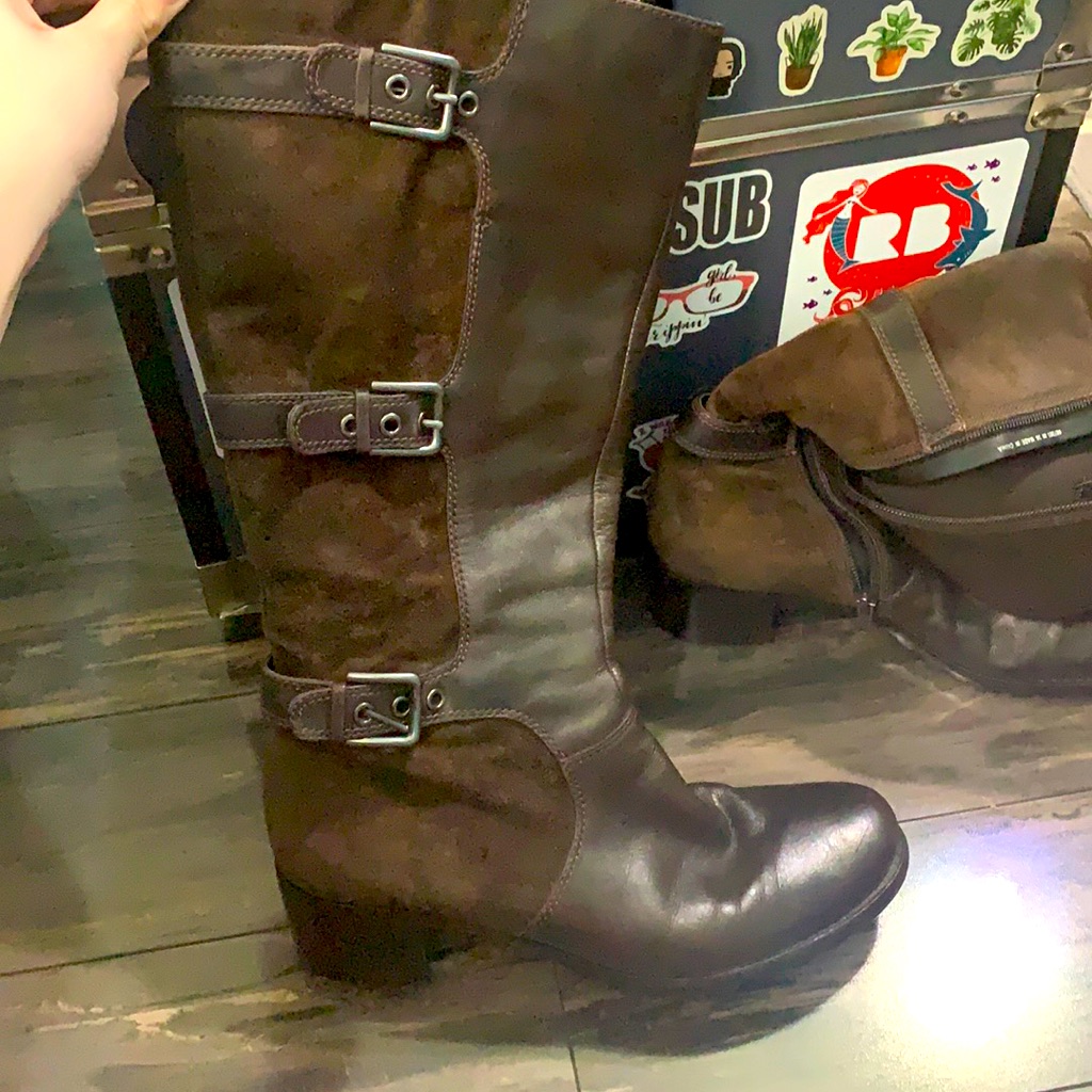Ecco High-Cut Buckled Boot Never Worn